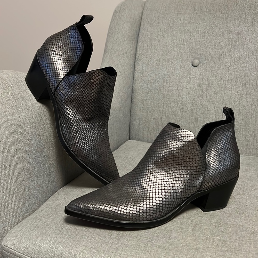 Dolce Vita women’s Sonni leather ankle bootie size 9.5
